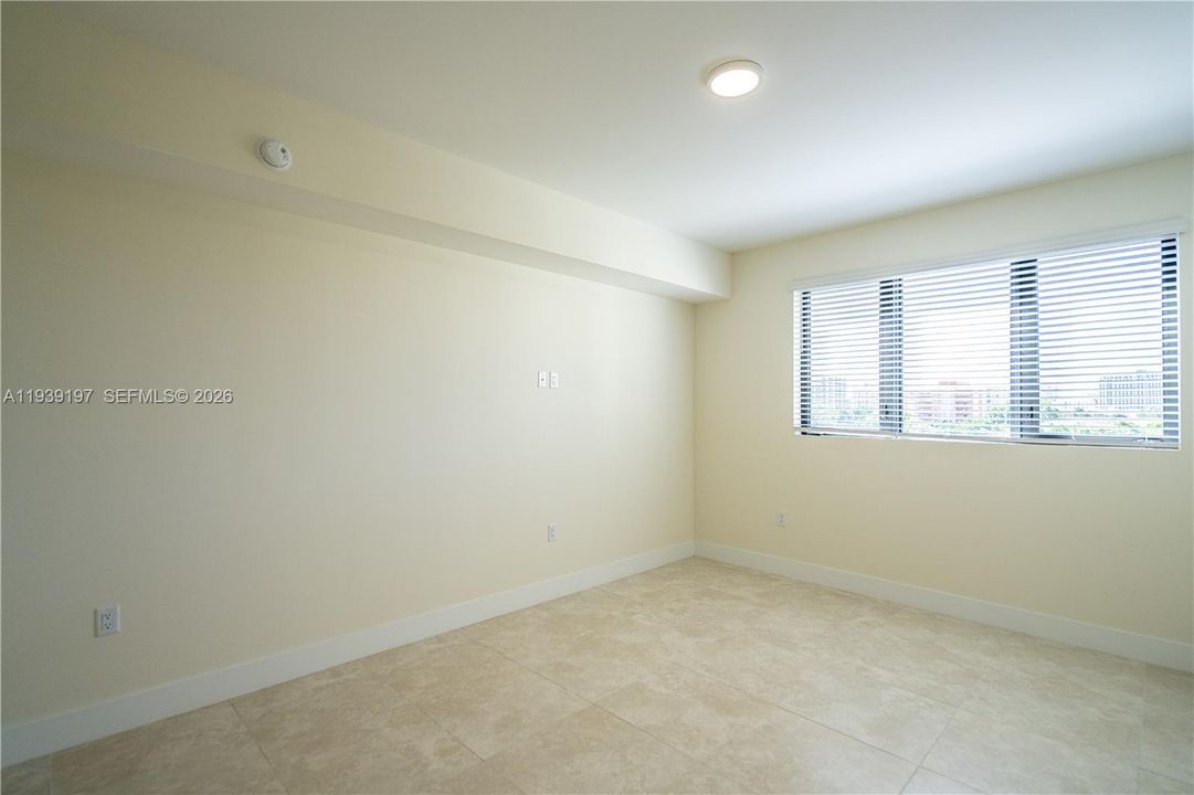 Active With Contract: $4,900 (3 beds, 3 baths, 1613 Square Feet)