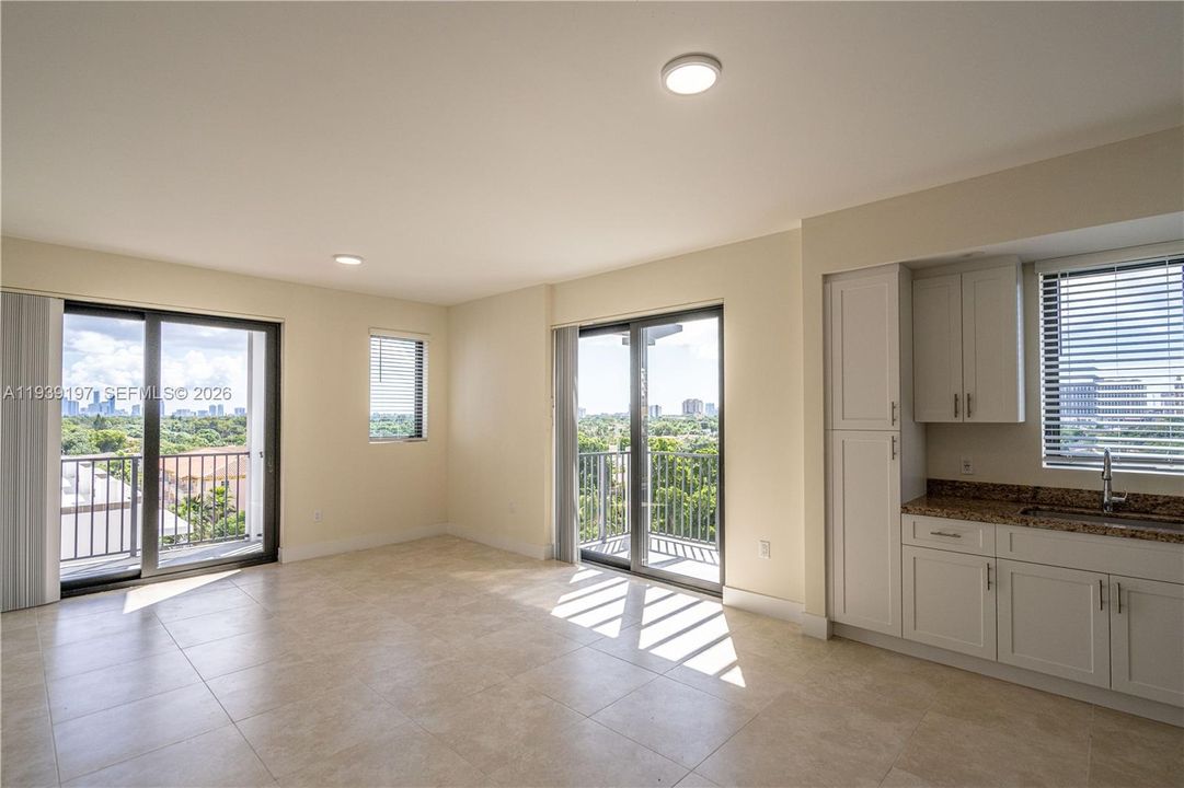 Active With Contract: $4,900 (3 beds, 3 baths, 1613 Square Feet)