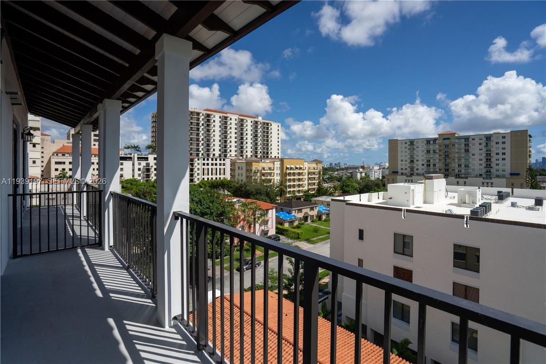 Active With Contract: $4,900 (3 beds, 3 baths, 1613 Square Feet)