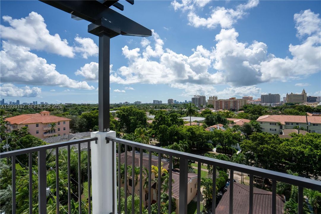 Active With Contract: $4,900 (3 beds, 3 baths, 1613 Square Feet)