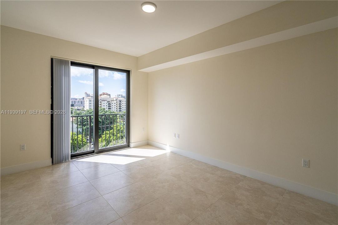 Active With Contract: $4,900 (3 beds, 3 baths, 1613 Square Feet)