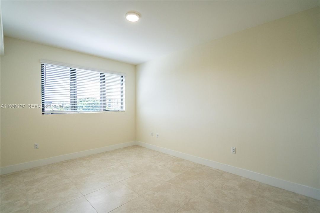 Active With Contract: $4,900 (3 beds, 3 baths, 1613 Square Feet)