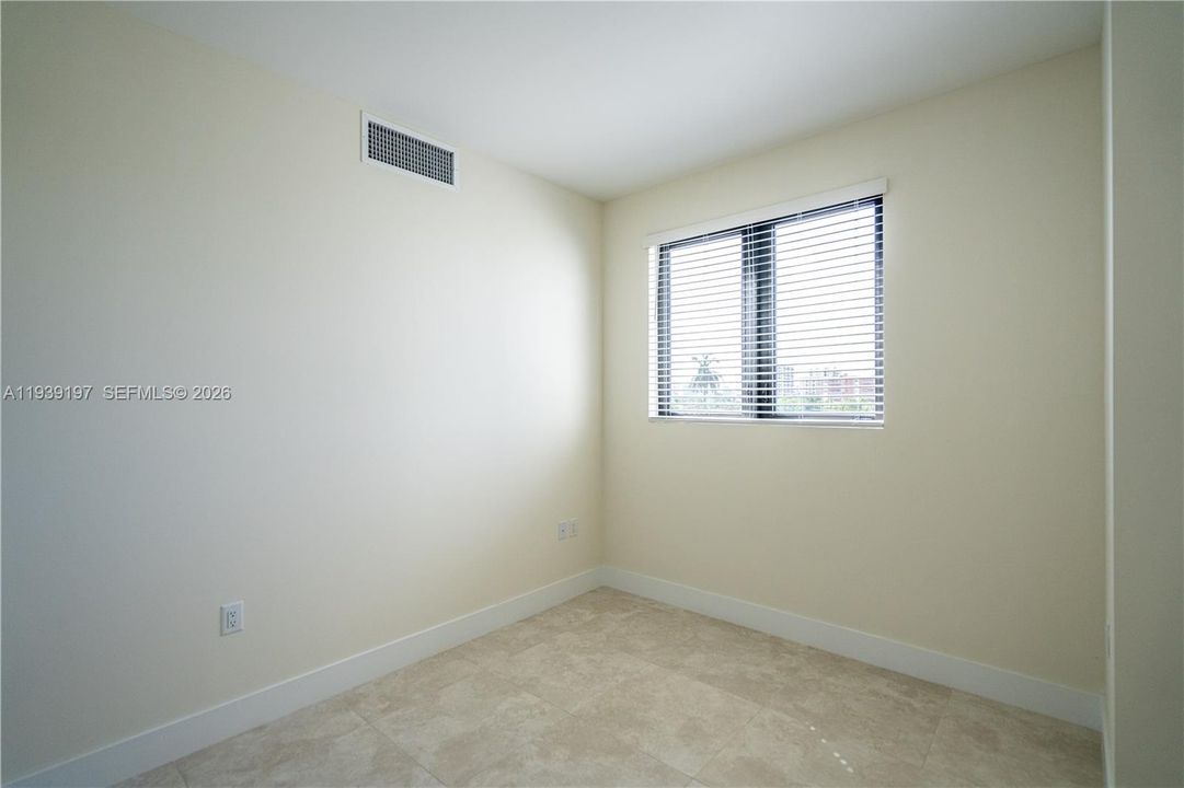 Active With Contract: $4,900 (3 beds, 3 baths, 1613 Square Feet)