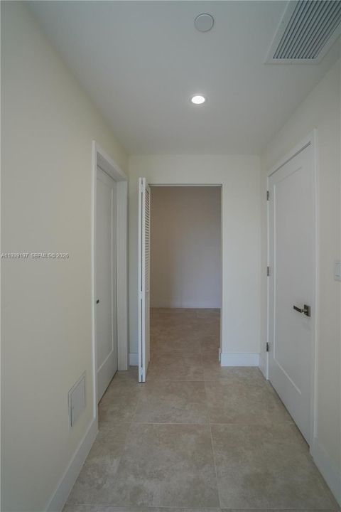 Active With Contract: $4,900 (3 beds, 3 baths, 1613 Square Feet)