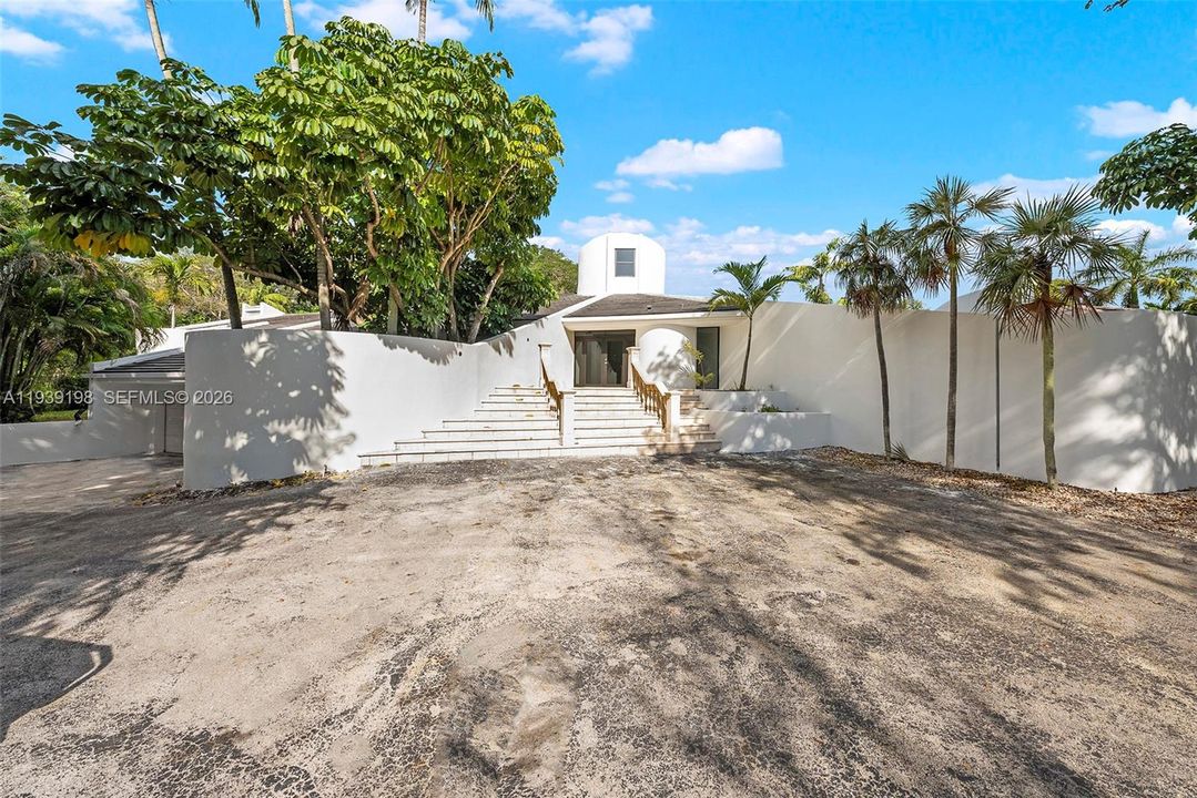 For Rent: $33,000 (5 beds, 4 baths, 4735 Square Feet)