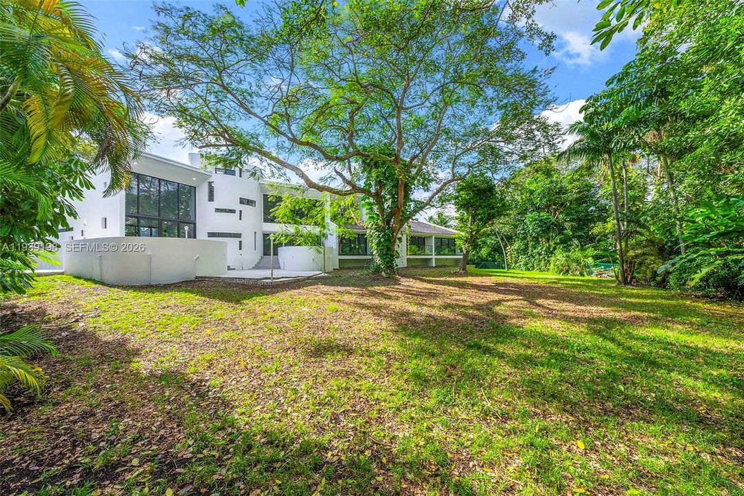 For Rent: $33,000 (5 beds, 4 baths, 4735 Square Feet)