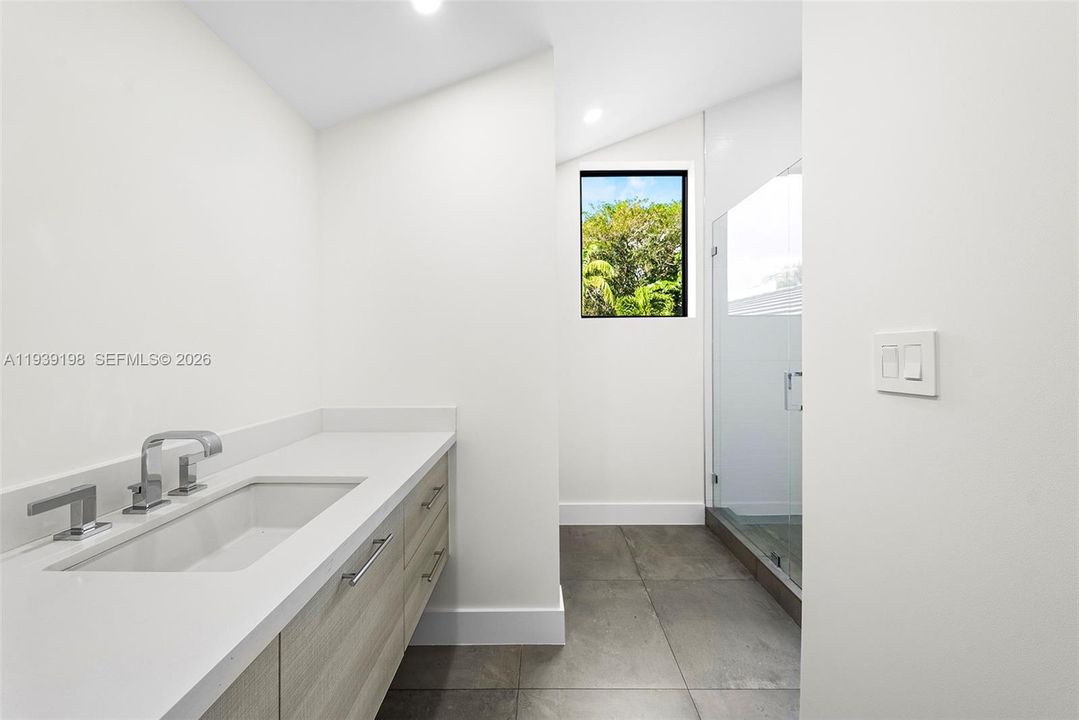 For Rent: $33,000 (5 beds, 4 baths, 4735 Square Feet)