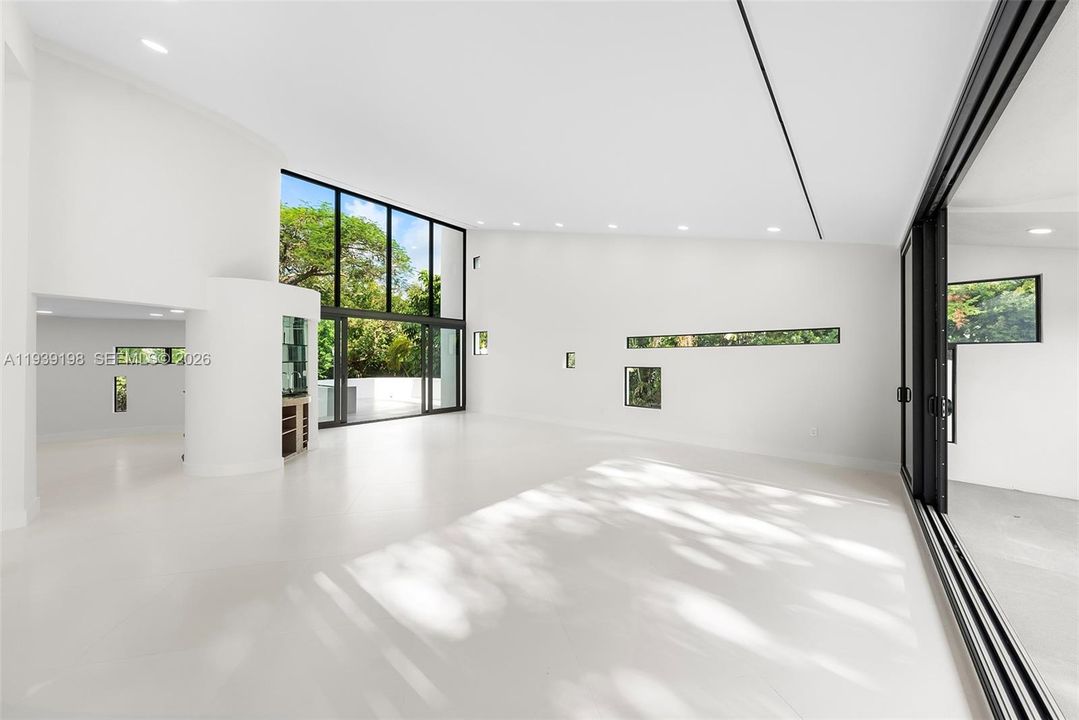 For Rent: $33,000 (5 beds, 4 baths, 4735 Square Feet)