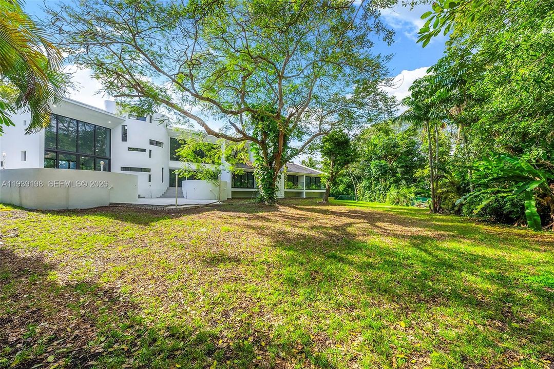 For Rent: $33,000 (5 beds, 4 baths, 4735 Square Feet)