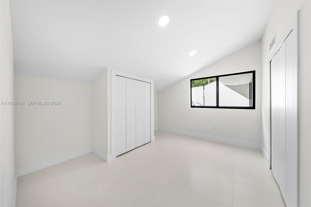 For Rent: $33,000 (5 beds, 4 baths, 4735 Square Feet)