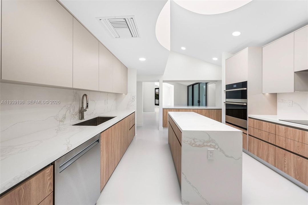 For Rent: $33,000 (5 beds, 4 baths, 4735 Square Feet)