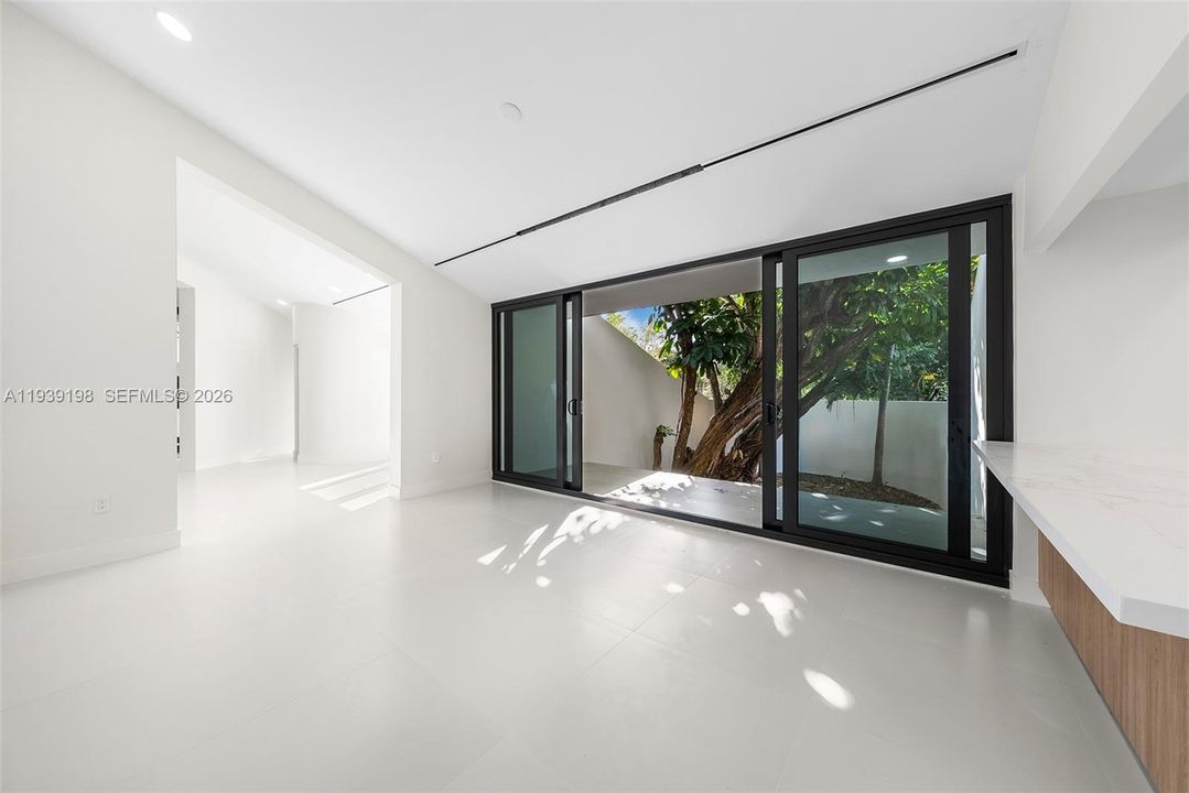 For Rent: $33,000 (5 beds, 4 baths, 4735 Square Feet)