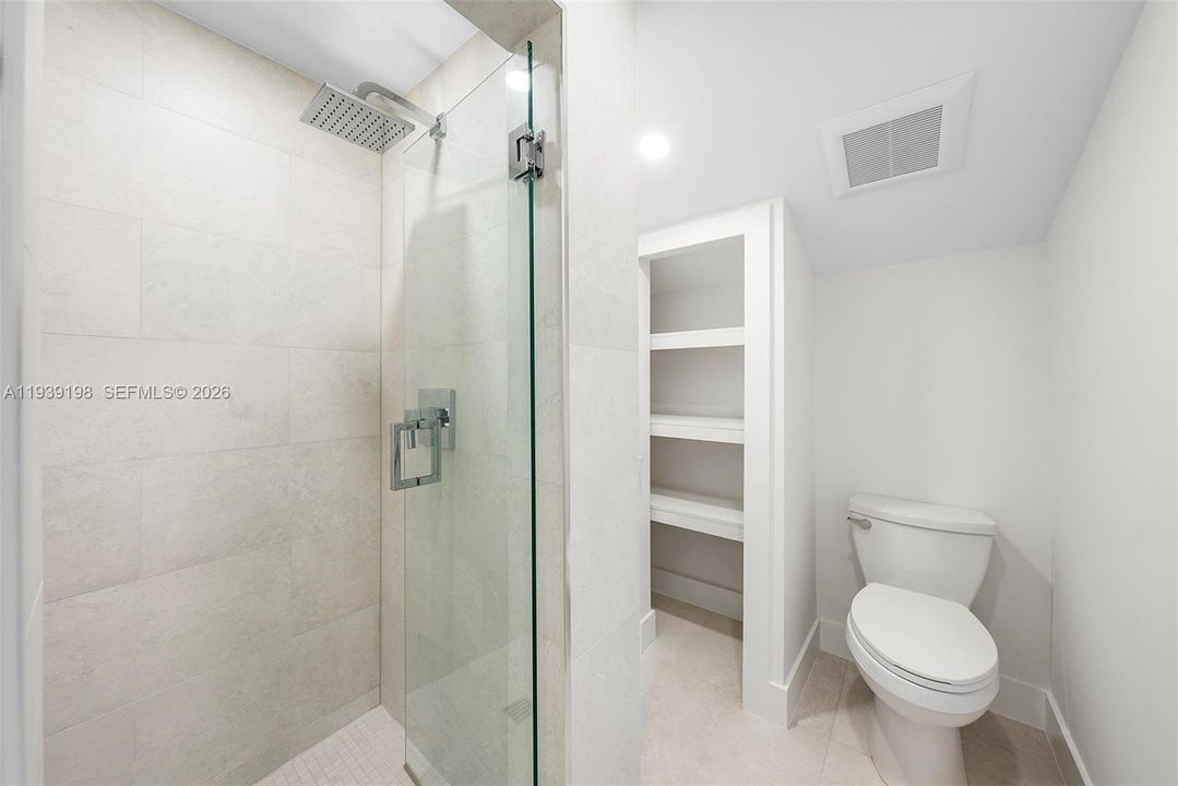 For Rent: $33,000 (5 beds, 4 baths, 4735 Square Feet)