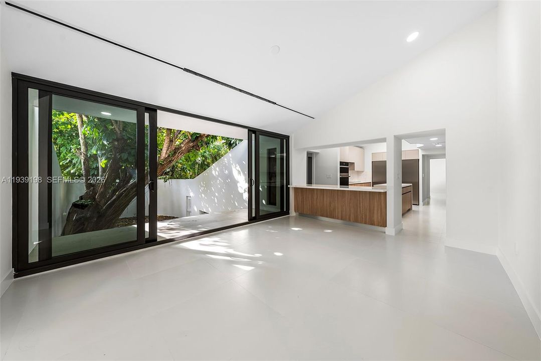 For Rent: $33,000 (5 beds, 4 baths, 4735 Square Feet)