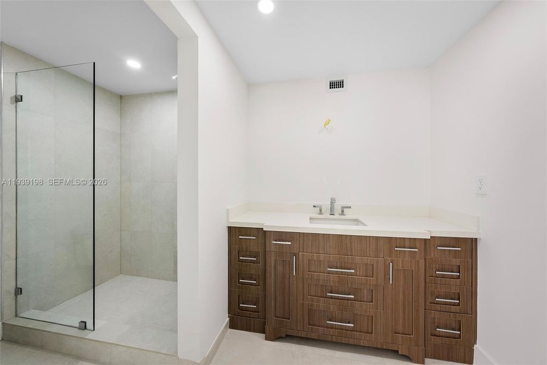 For Rent: $33,000 (5 beds, 4 baths, 4735 Square Feet)