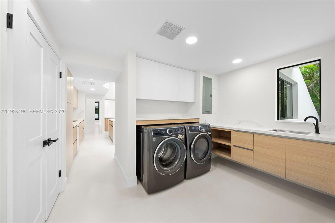 For Rent: $33,000 (5 beds, 4 baths, 4735 Square Feet)