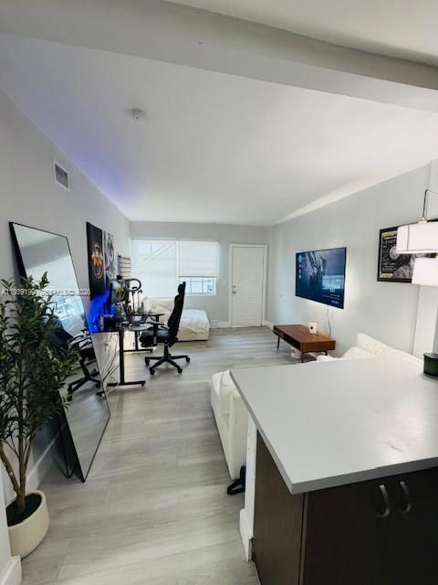 For Rent: $1,970 (1 beds, 1 baths, 537 Square Feet)