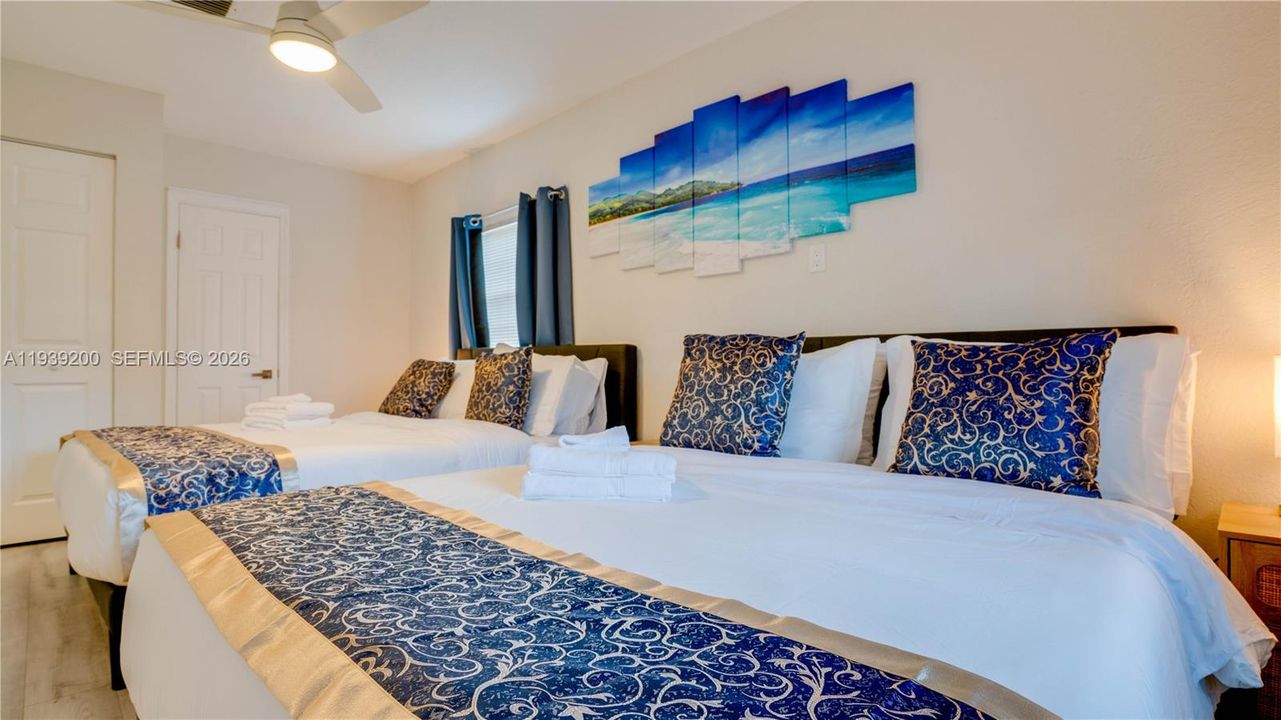 出租: $3,650 (3 贝兹, 2 浴室, 1178 平方英尺)