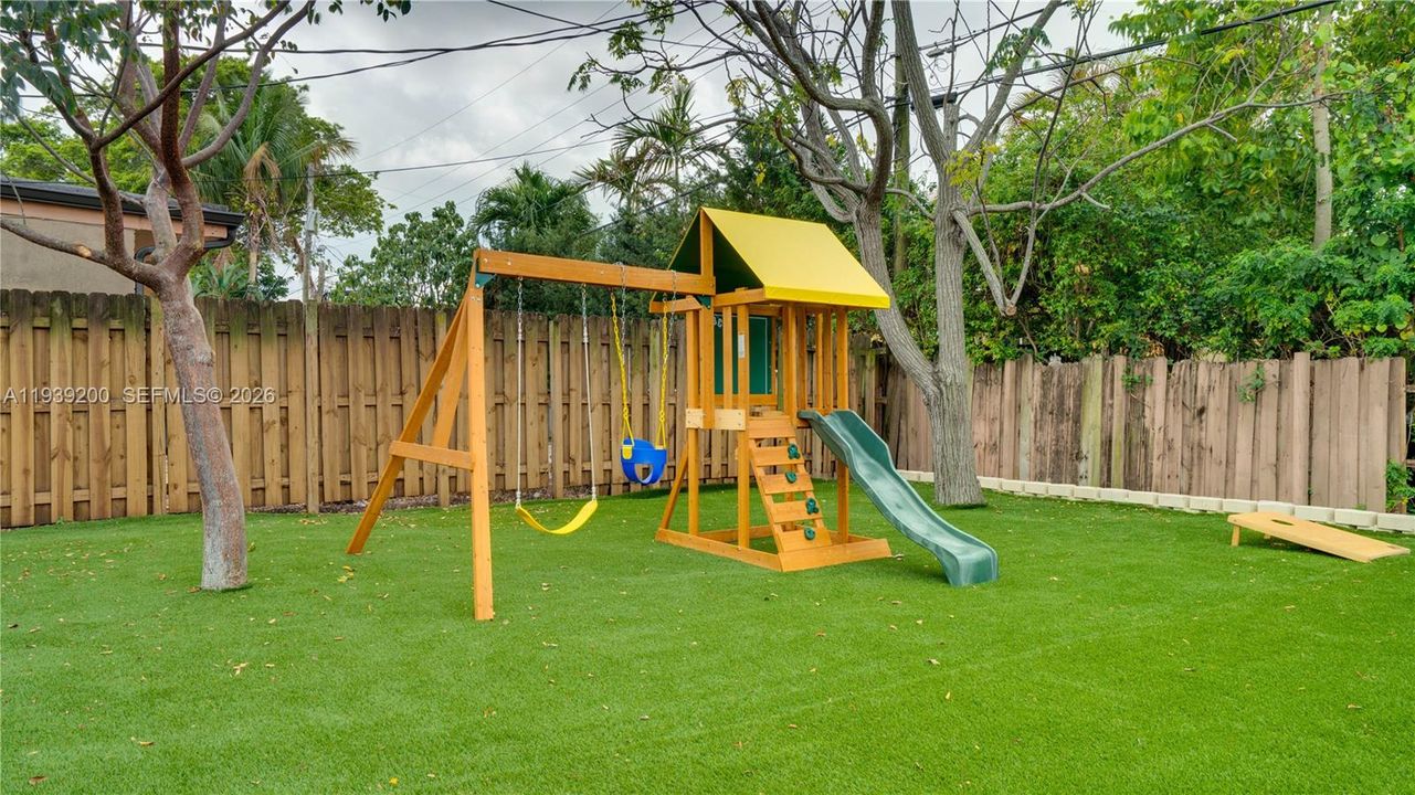 出租: $3,650 (3 贝兹, 2 浴室, 1178 平方英尺)