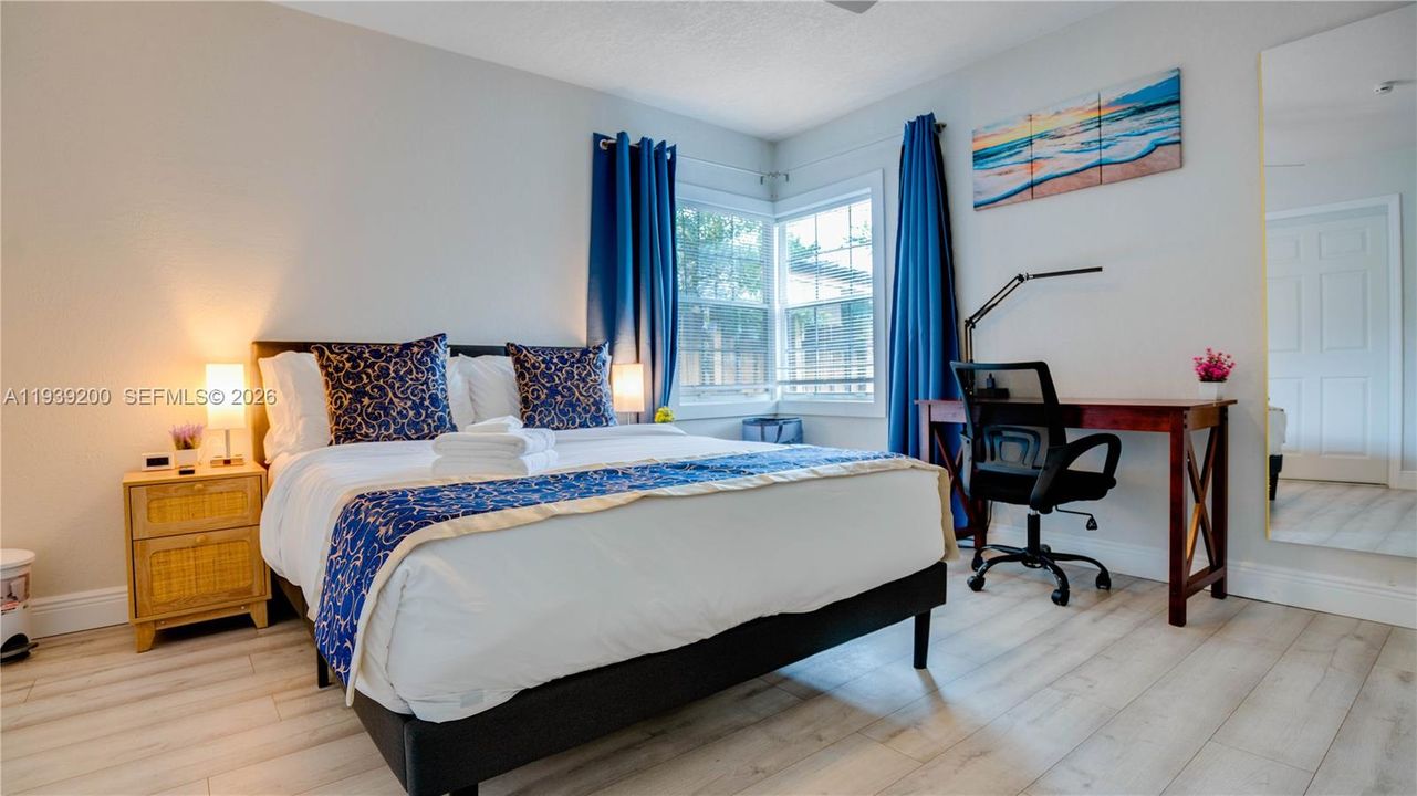 出租: $3,650 (3 贝兹, 2 浴室, 1178 平方英尺)