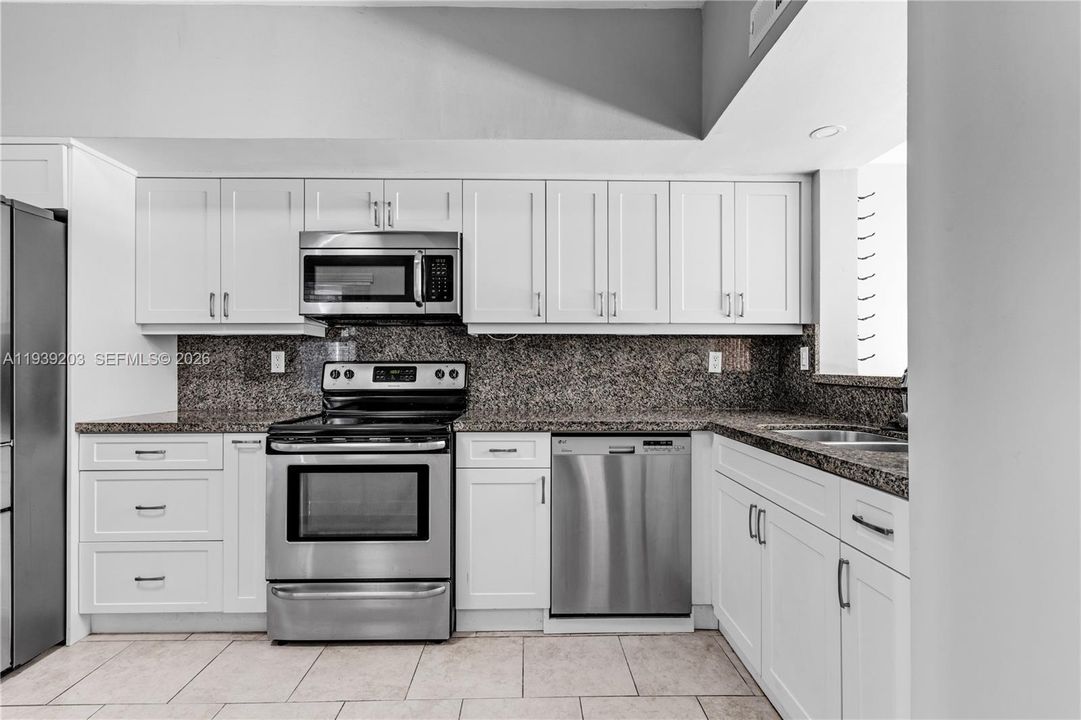 出租: $3,100 (3 贝兹, 2 浴室, 1382 平方英尺)