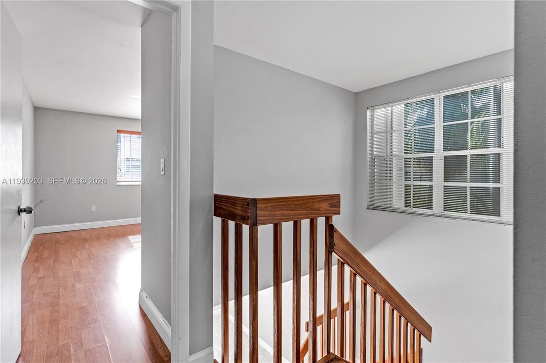 出租: $3,100 (3 贝兹, 2 浴室, 1382 平方英尺)