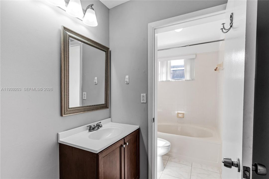 出租: $3,100 (3 贝兹, 2 浴室, 1382 平方英尺)