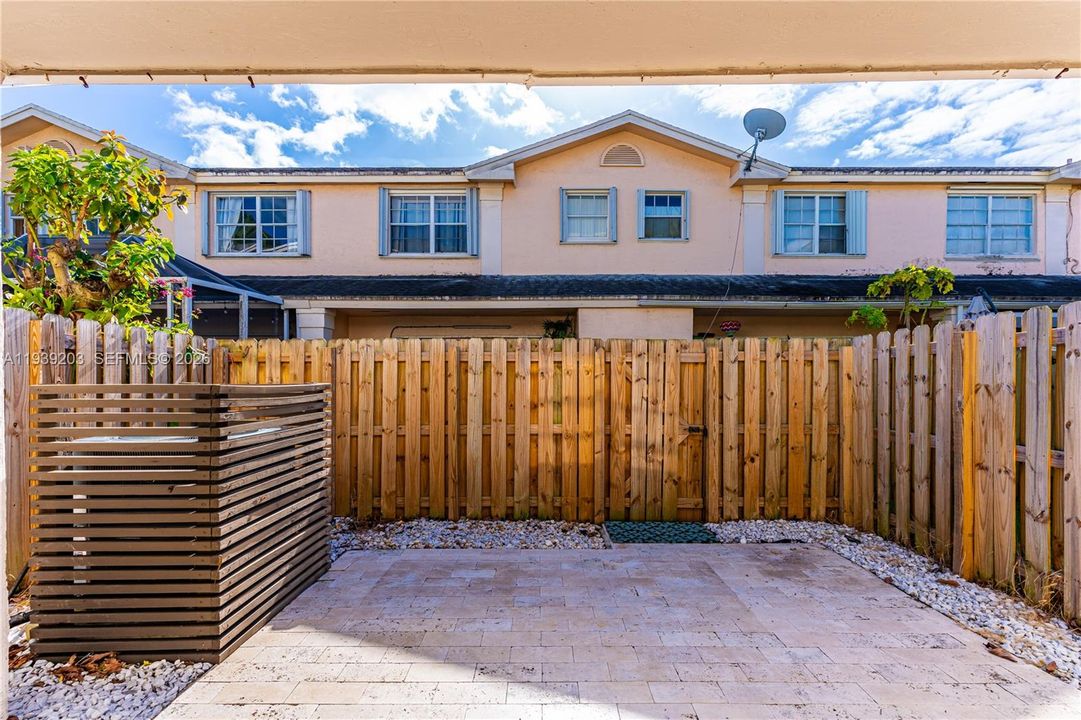 出租: $3,100 (3 贝兹, 2 浴室, 1382 平方英尺)