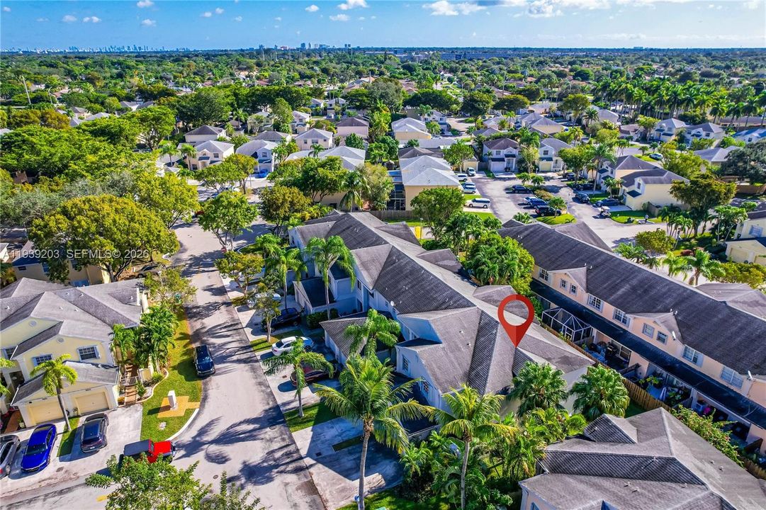 出租: $3,100 (3 贝兹, 2 浴室, 1382 平方英尺)