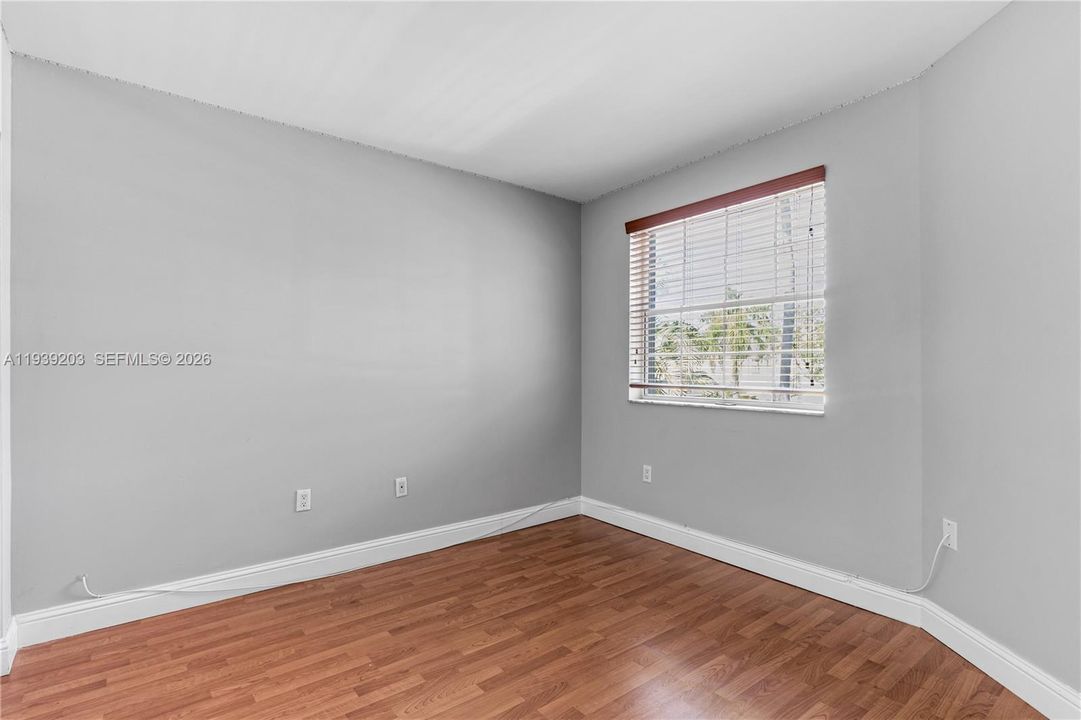 出租: $3,100 (3 贝兹, 2 浴室, 1382 平方英尺)