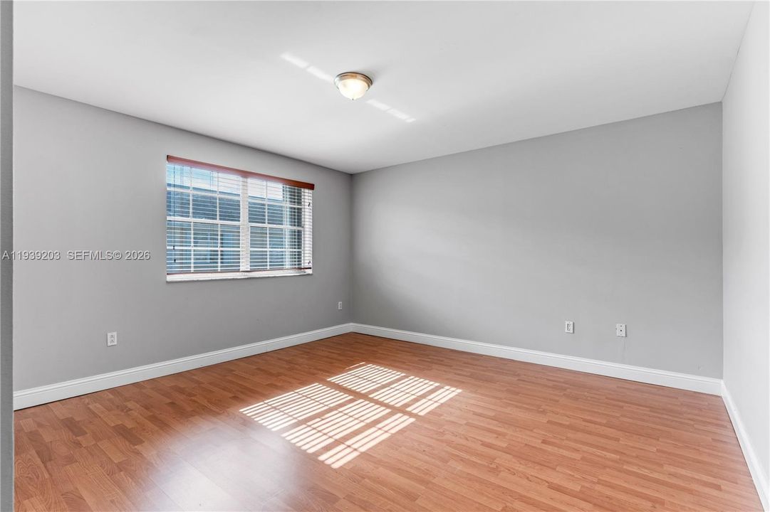 出租: $3,100 (3 贝兹, 2 浴室, 1382 平方英尺)