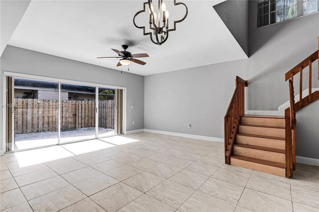 出租: $3,100 (3 贝兹, 2 浴室, 1382 平方英尺)