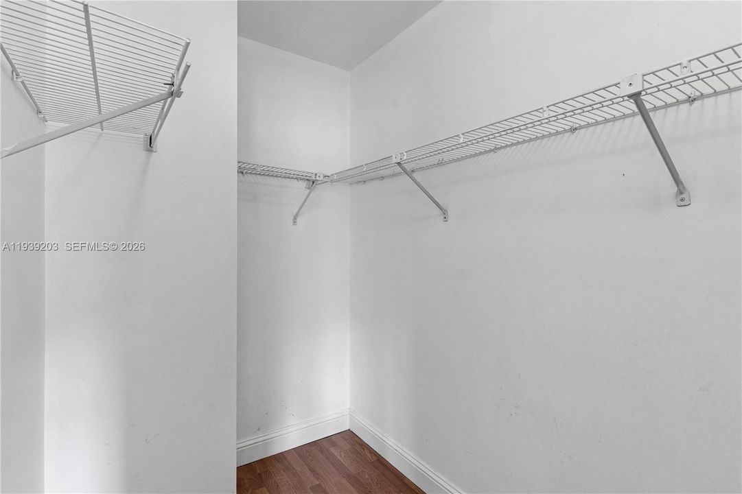 Main Bedroom Walk-in Closet