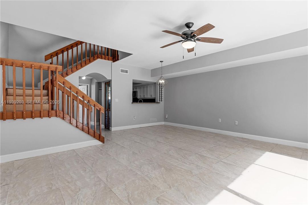 出租: $3,100 (3 贝兹, 2 浴室, 1382 平方英尺)