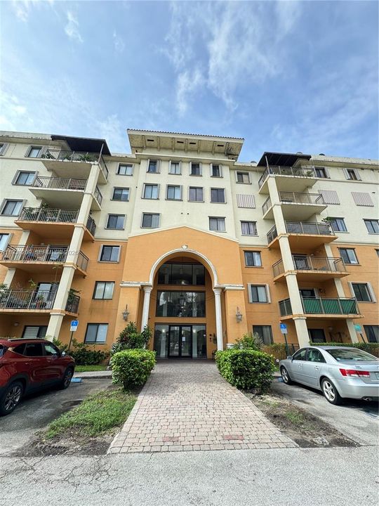 For Rent: $2,750 (3 beds, 2 baths, 1187 Square Feet)