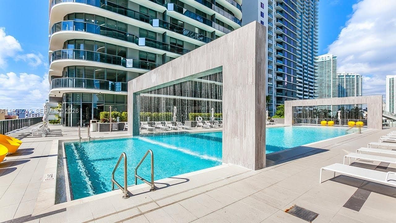 For Rent: $3,900 (1 beds, 1 baths, 684 Square Feet)