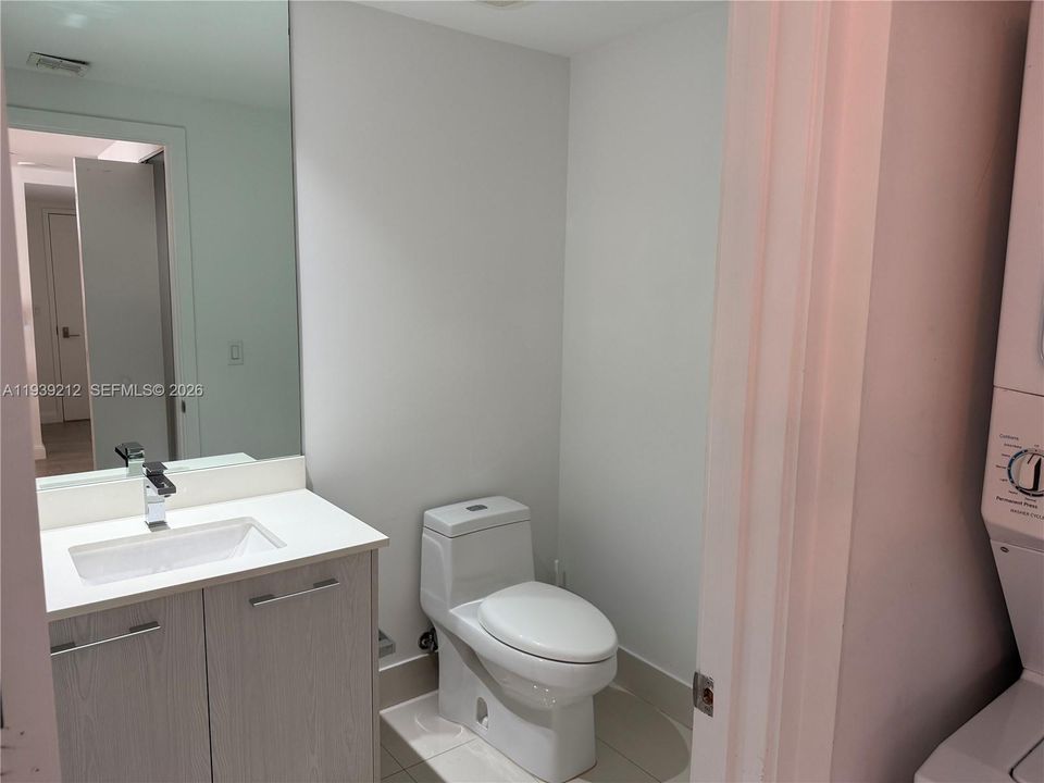 For Rent: $3,900 (1 beds, 1 baths, 684 Square Feet)