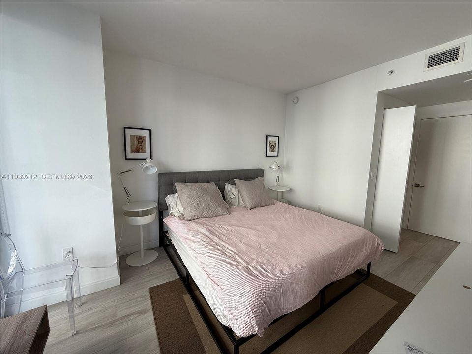 For Rent: $3,900 (1 beds, 1 baths, 684 Square Feet)