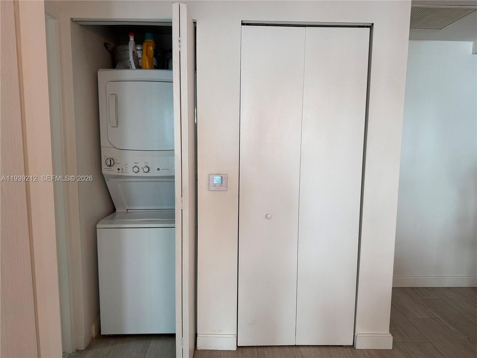 For Rent: $3,900 (1 beds, 1 baths, 684 Square Feet)