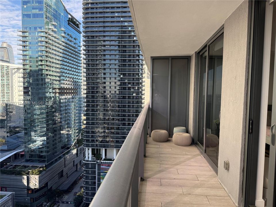 For Rent: $3,900 (1 beds, 1 baths, 684 Square Feet)