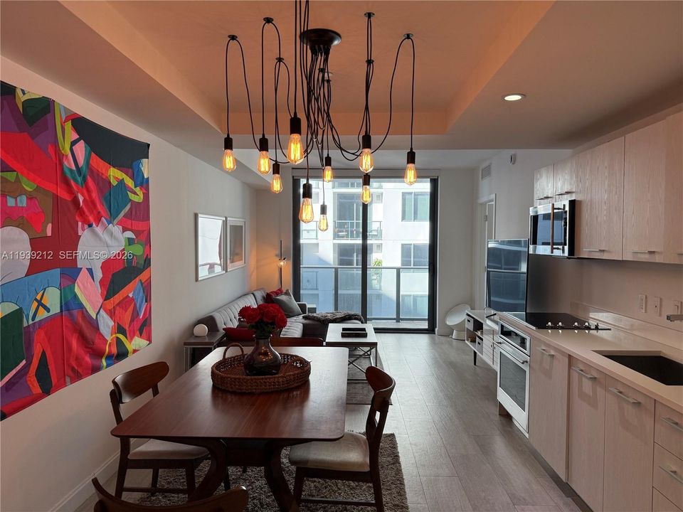 For Rent: $3,900 (1 beds, 1 baths, 684 Square Feet)