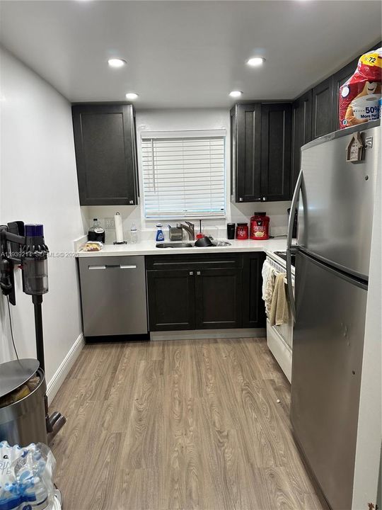 For Rent: $1,750 (2 beds, 2 baths, 905 Square Feet)