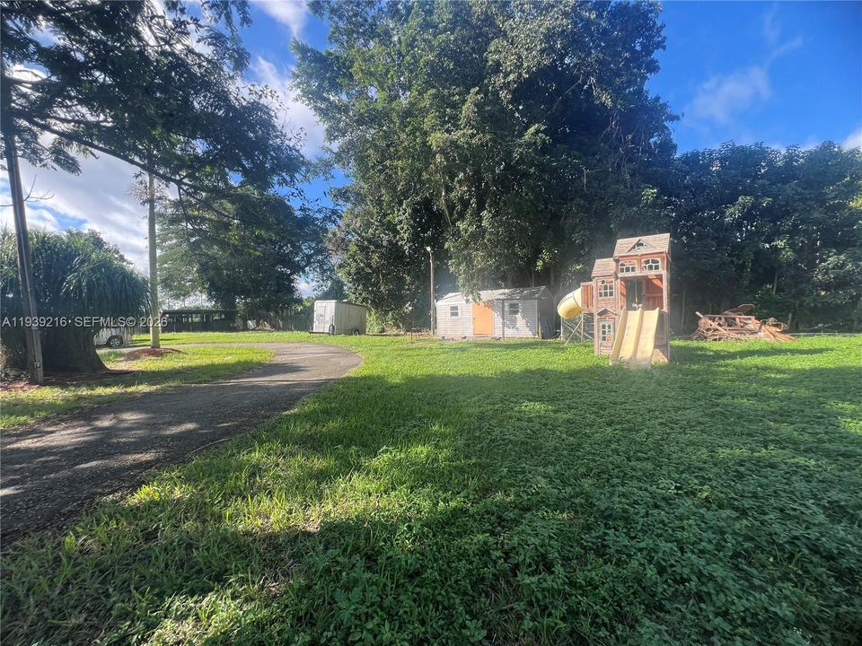 For Sale: $895,000 (5 beds, 3 baths, 0 Square Feet)