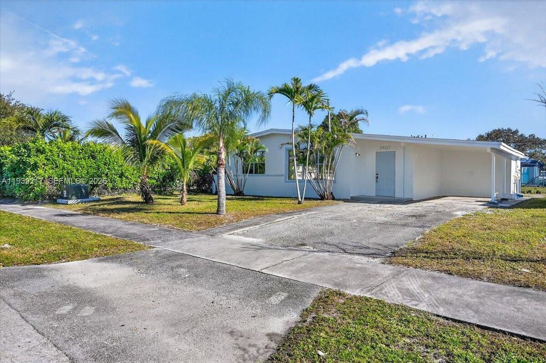 For Sale: $419,990 (3 beds, 1 baths, 878 Square Feet)