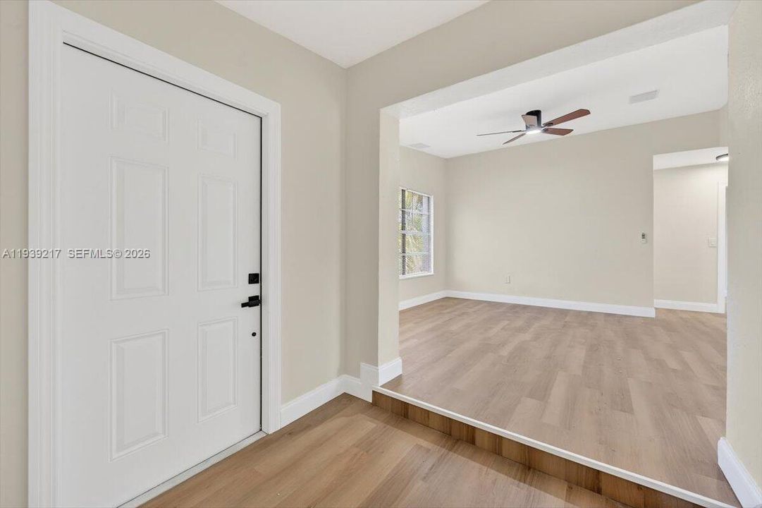 For Sale: $419,990 (3 beds, 1 baths, 878 Square Feet)