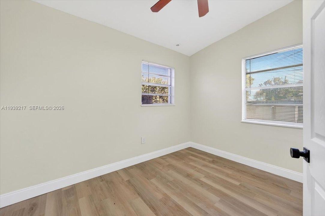 For Sale: $419,990 (3 beds, 1 baths, 878 Square Feet)