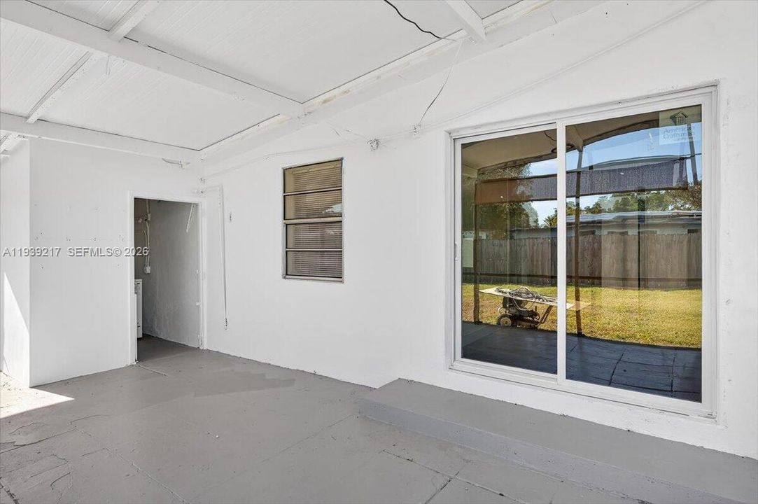 For Sale: $419,990 (3 beds, 1 baths, 878 Square Feet)