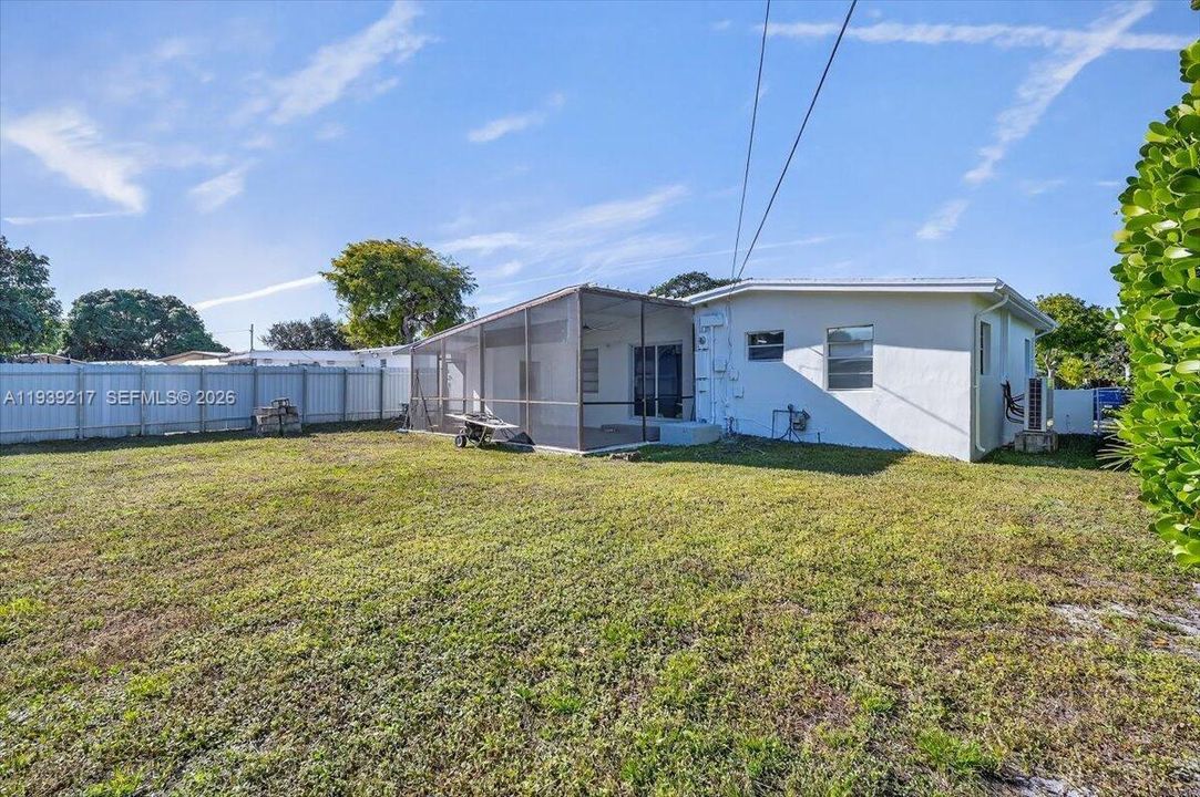 For Sale: $419,990 (3 beds, 1 baths, 878 Square Feet)