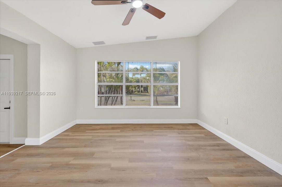 For Sale: $419,990 (3 beds, 1 baths, 878 Square Feet)