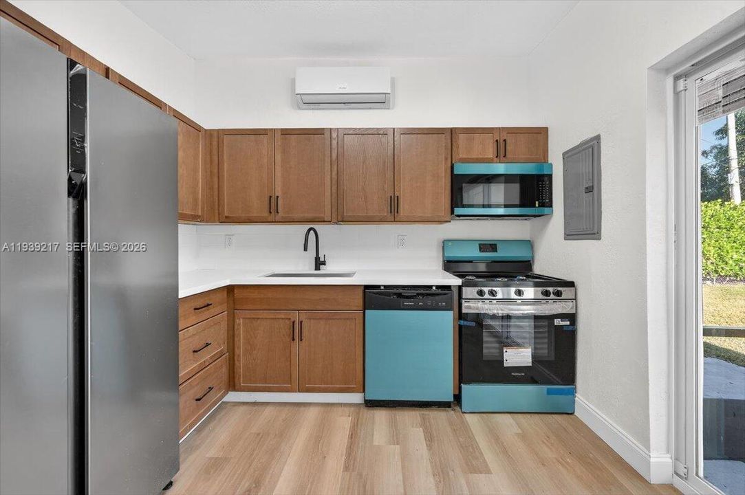 For Sale: $419,990 (3 beds, 1 baths, 878 Square Feet)